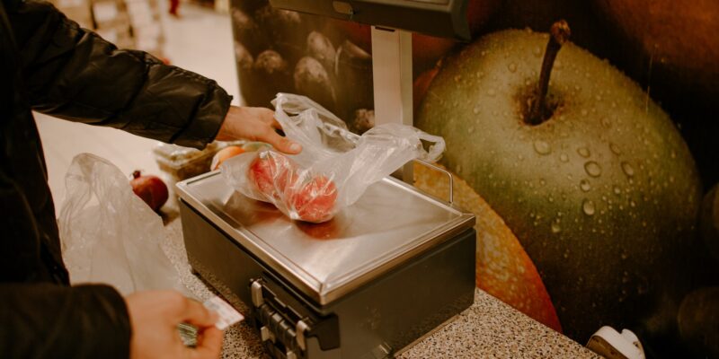 Packing and weighting products in grocery shop